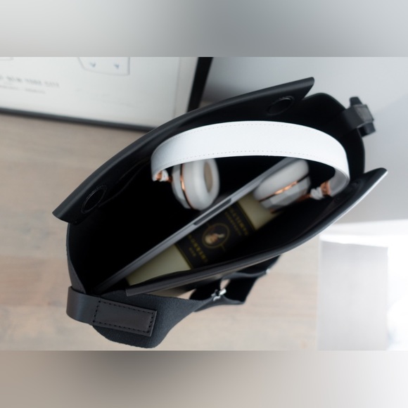 Everlane Form Bag Black Made in Italy NWT - Picture 2 of 8